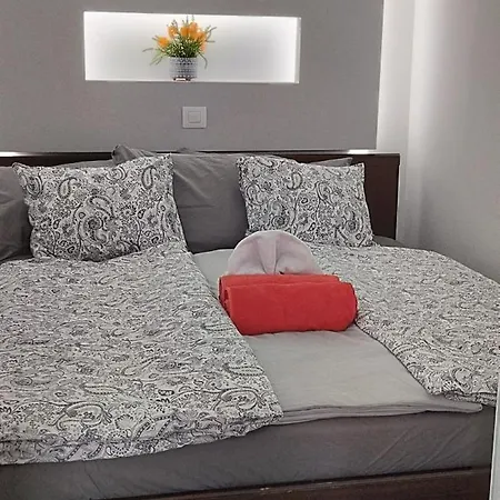 Apartman Flora Poolside View Park