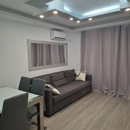 Flora Poolside View Park Appartement