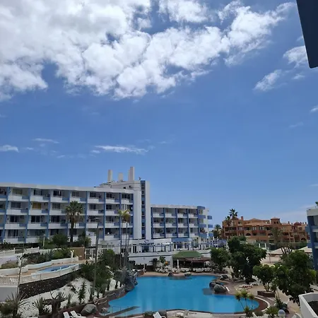 アパート Flora Poolside View Park *