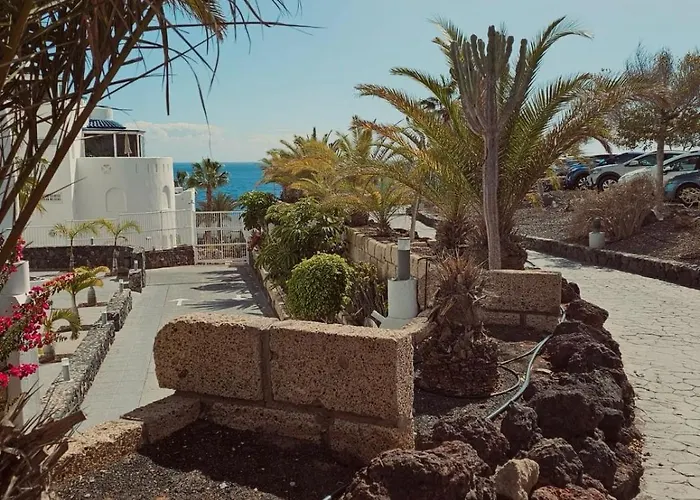 Flora Poolside View Park 아파트 *